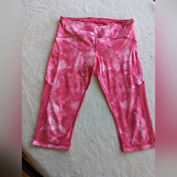 Lululemon capris - Picture 1 of 5